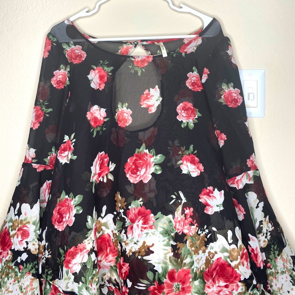 Flows child 💕🌸🌺 // Floral sheer blouse!